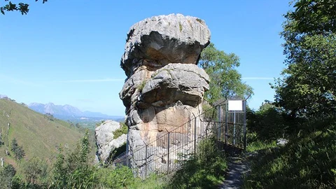 La ruta mágica en Asturias donde verás pinturas prehistóricas en una impresionante roca