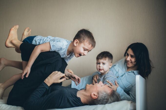 El "Síndrome del niño de oro": Cómo el favoritismo parental crea dinámicas familiares tóxicas
