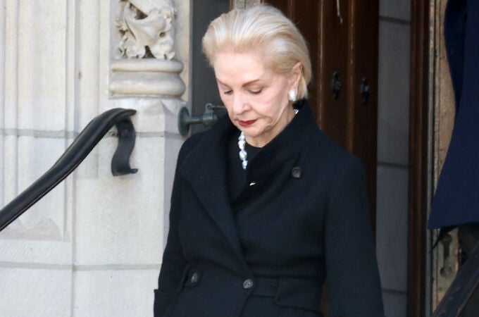 Carolina Herrera en el funeral de su marido