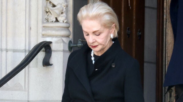 Carolina Herrera en el funeral de su marido