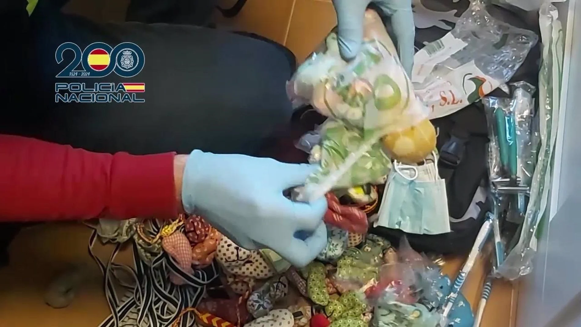 MADRID.-Sucesos.- Desmantelado en Cáceres un laboratorio que distribuía en Madrid cocaína camuflada en botes de pintura