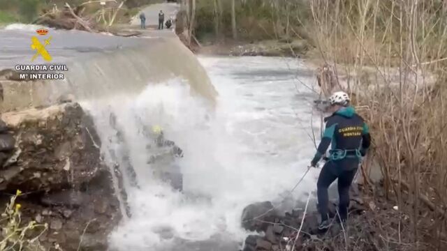 Cuarta jornada de búsqueda del motorista que cayó al río Genal de Pujerra (Málaga) y fue arrastrado por la corriente