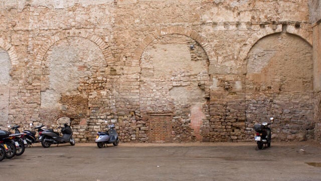 La plaza del Vuit de Març de Barcelona alberga los restos del acueducto romano