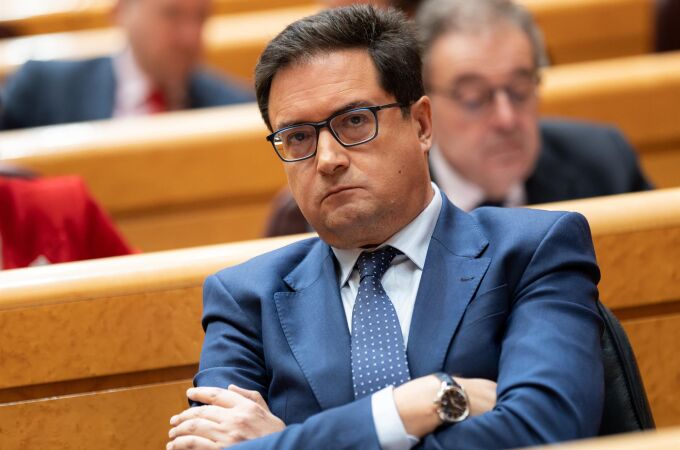 Óscar López exige a Ayuso que abandone su posición "tan racista y tan xenófoba" respecto a los menores migrantes