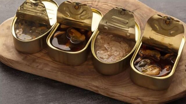 Las latas de conservas suelen tener un líquido incorporado que muchas personas piensan que es peligroso, pero algunos expertos desmienten el mito