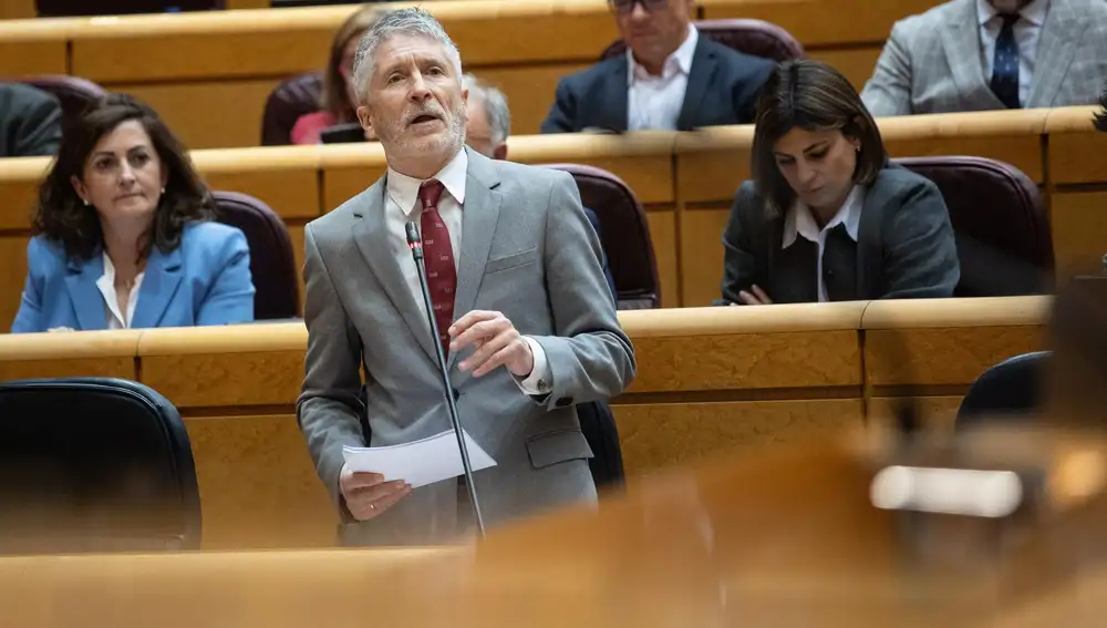 Marlaska cuestiona la validez de la reforma del PP contra el petaqueo de narcolanchas y defiende a policías infiltrados