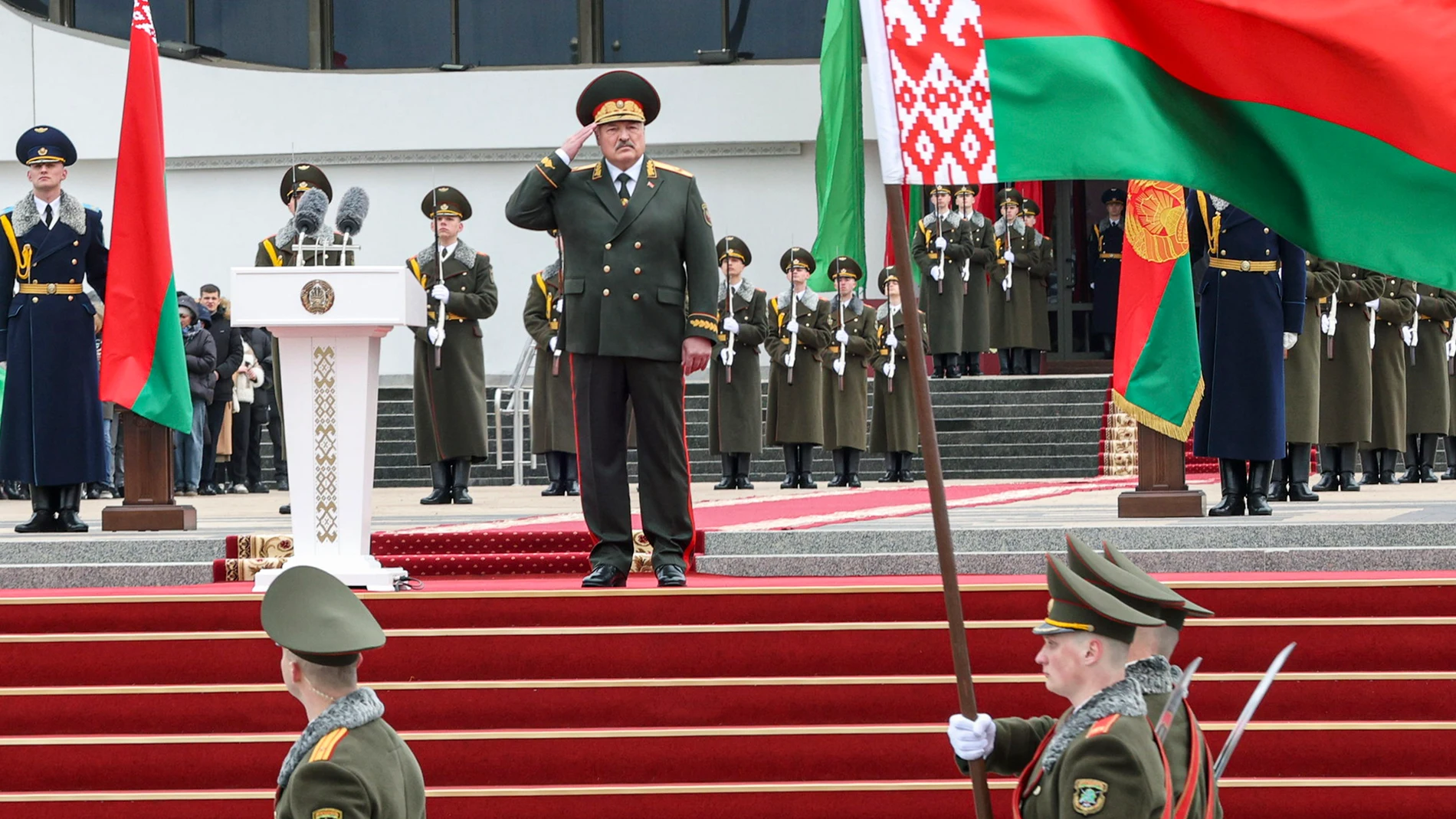 MINSK (Belarus), 25/03/2025.- A handout photo made available by the Belarusian President’s press service shows Belarusian President Alexander Lukashenko attending the ceremony of military servicemen taking the oath of allegiance to the Belarusian people and the President of the Republic of Belarus after an inauguration ceremony in Minsk, Belarus, 25 March 2025. Lukashenko, elected President of Belarus for a seventh term in elections last January, officially took office. (Elecciones, Bielorru...