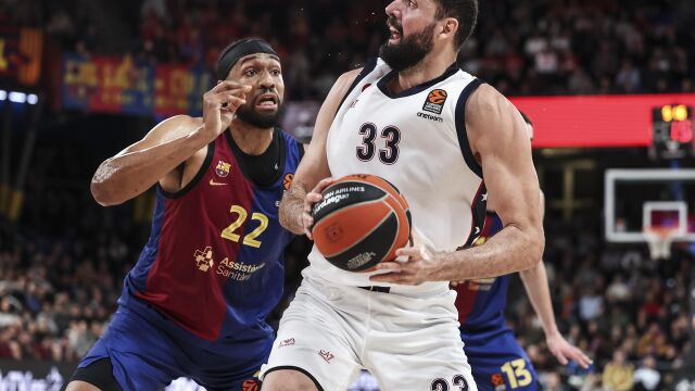 Nikola Mirotic, en un partido ante el Barça la temporada pasada