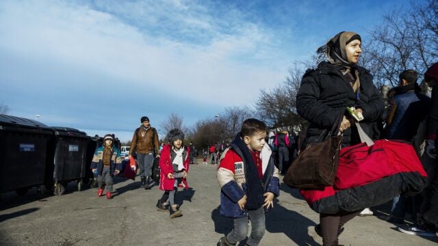 Refugiados en Eslovenia camino de Austria en noviembre de 2015