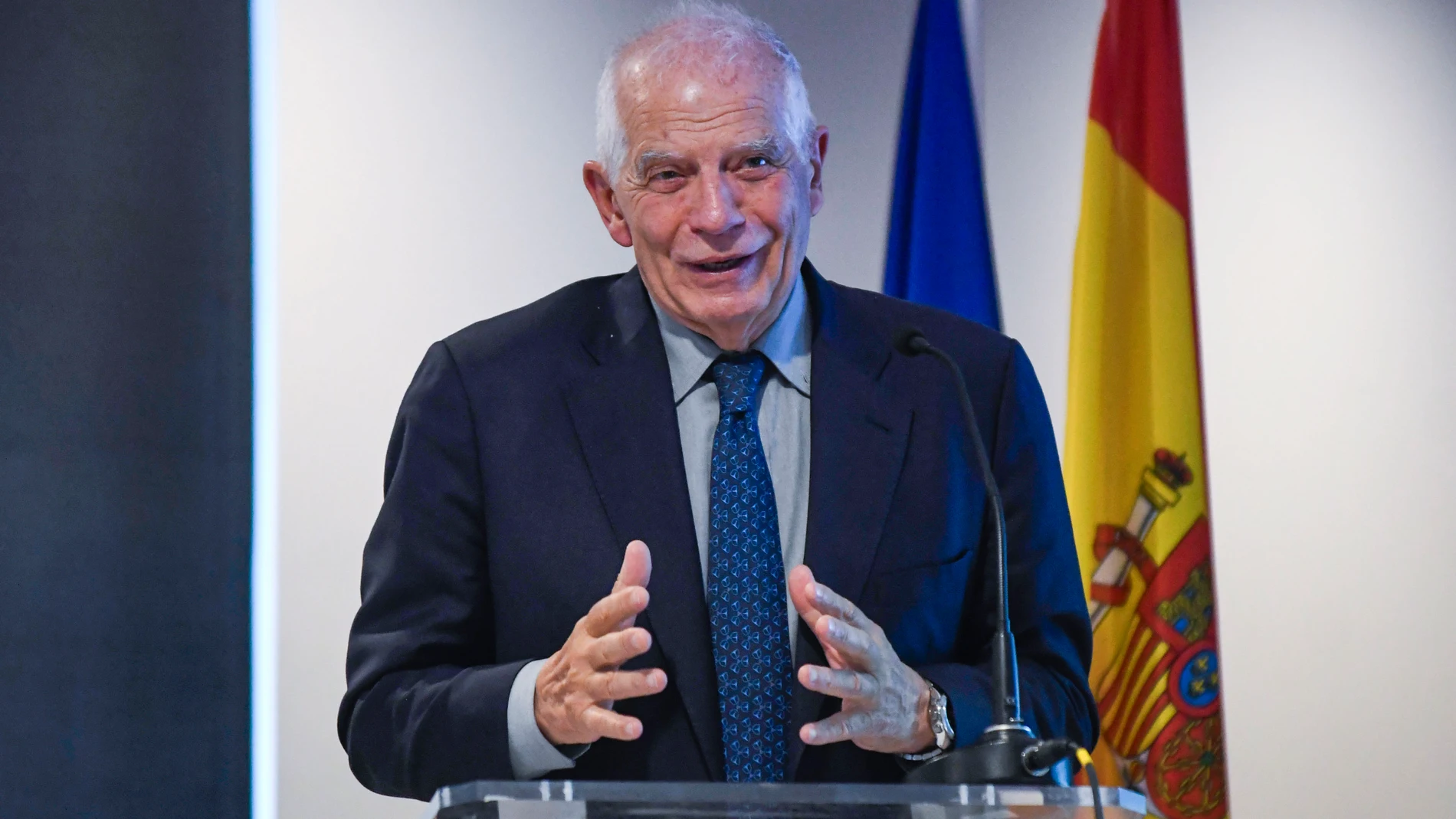 SEGOVIA, 26/03/2025 - El exministro de Asuntos Exteriores, Josep Borrell, durante su intervención en la inauguración de las primeras Jornadas Geopolíticas del Instituto Español de Estudios Estratégicos (IEEE) que se celebra hoy miércoles en El Centro de Congresos del Parador de La Granja de San Ildefonso, en Segovia. EFE / PABLO MARTIN.