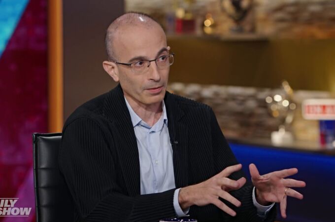 Yuval Noah Harari critica la construcción de narrativas para dar o quitar valor a algo