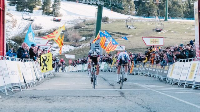 Volta Catalunya: Ayuso gana a Roglic por un suspiro en La Molina