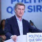 Feijóo activa al PP frente al "despotismo sanchista": "Si no quieren democracia la tendrán en Parlamento, calle y urnas"