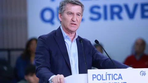 Feijóo activa al PP frente al "despotismo sanchista": "Si no quieren democracia la tendrán en Parlamento, calle y urnas"