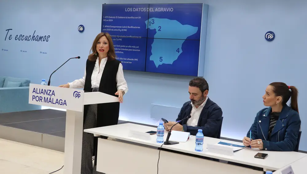 La delegada del Gobierno andaluz en Málaga y presidenta del PP en la provincia, Patricia Navarro, hoy durante la presentación del informe de movilidad