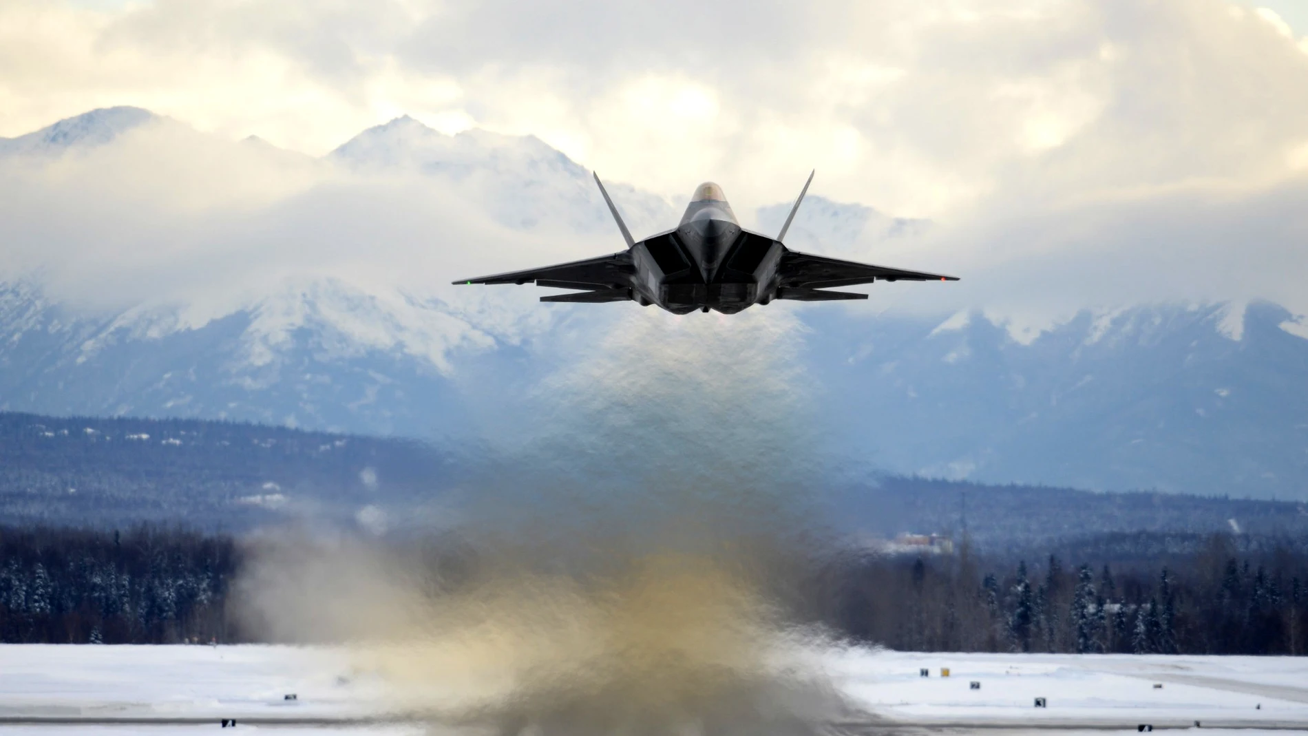 F-22 Raptor y los cazas sexta generación: así se prepara la batalla por el dominio aéreo internacional