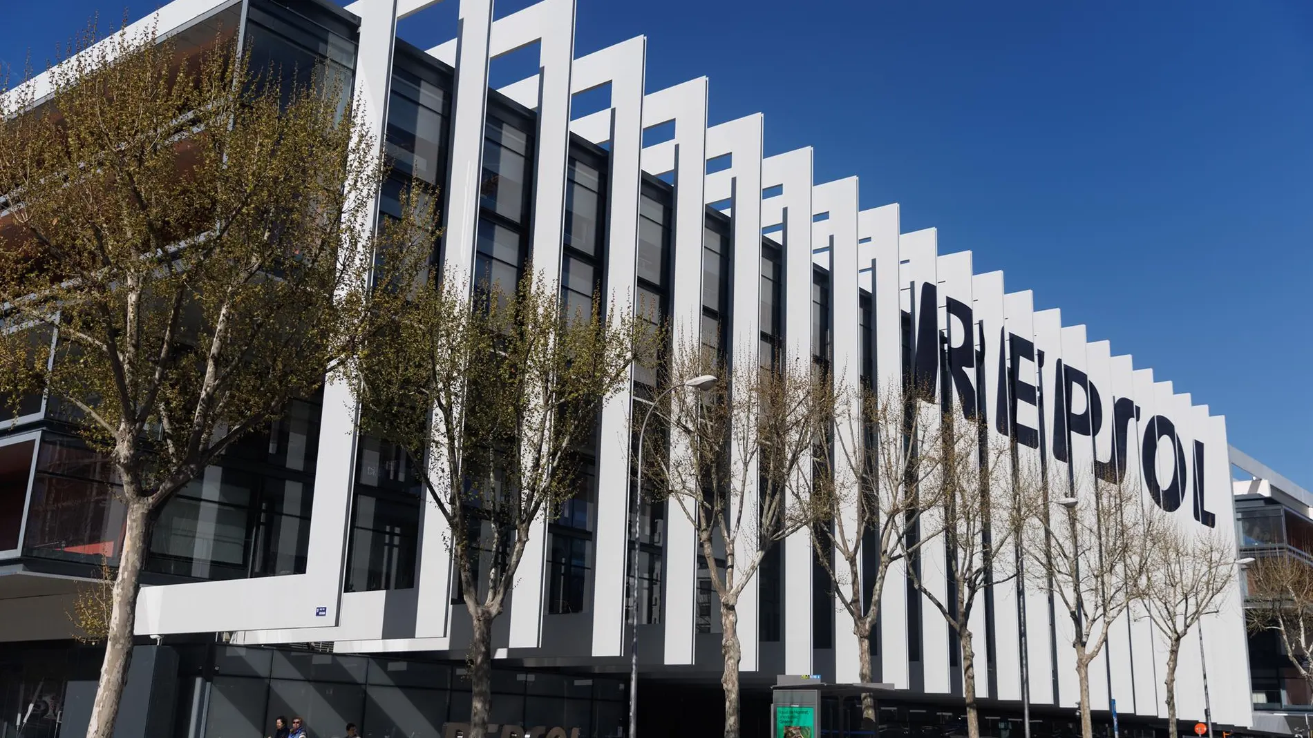 Economía.- Repsol cae más de 2,6% en Bolsa tras decidir Trump revocarle el permiso para extraer crudo de Venezuela