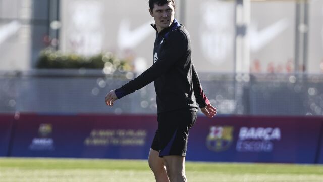 Fútbol.- Christensen entra en la convocatoria para el Barça-Betis e Iñigo Martínez se queda fuera