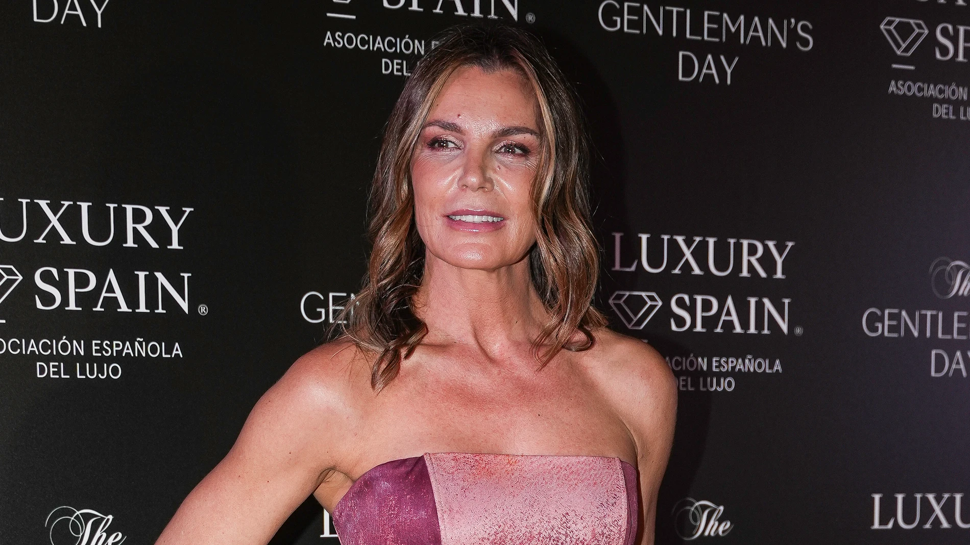 Mar Flores con vestido de invitada.