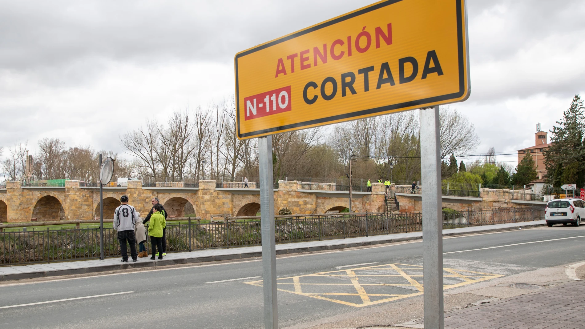Puente cortado en la localidad de San Esteban de Gormáz (Soria)