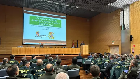 Suárez-Quiñones interviene ante los agentes del Seporna y medioambientales de la Junta que participaron en esta jornada