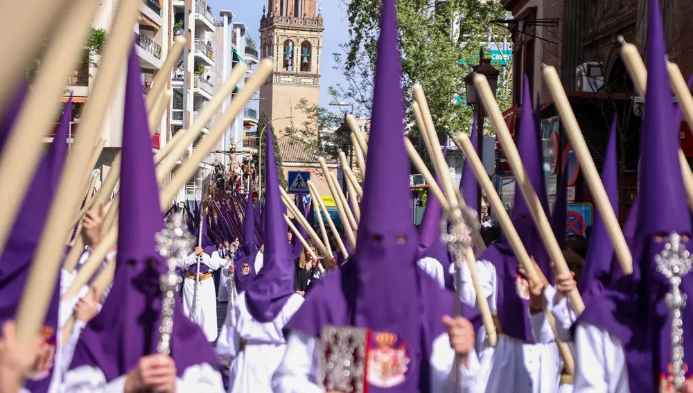 Nazarenos de la hermandad de la Exaltación de Sevilla