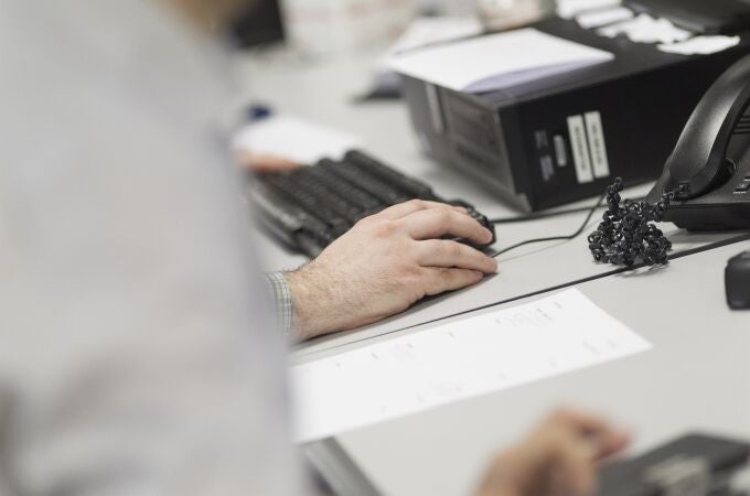 Las actividades con menor absentismo son las relacionadas con la informática.