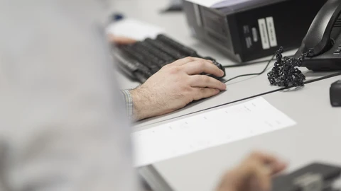 Las actividades con menor absentismo son las relacionadas con la informática.