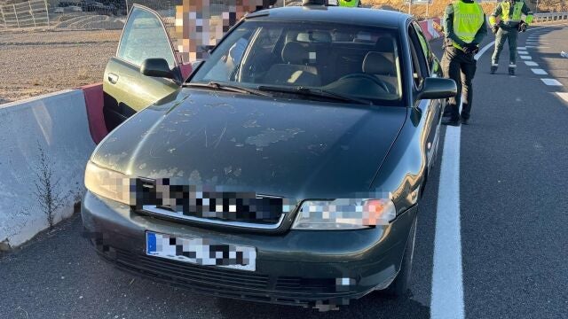 Investigado un conductor sin carné por empujar otro vehículo averiado en Sabiñánigo (Huesca) y darse a la fuga