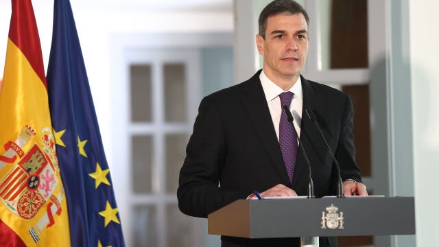 El presidente del Gobierno, Pedro Sánchez, ofrece una rueda de prensa desde Pekín tras reunirse con el presidente de China, Xi Jinping.
