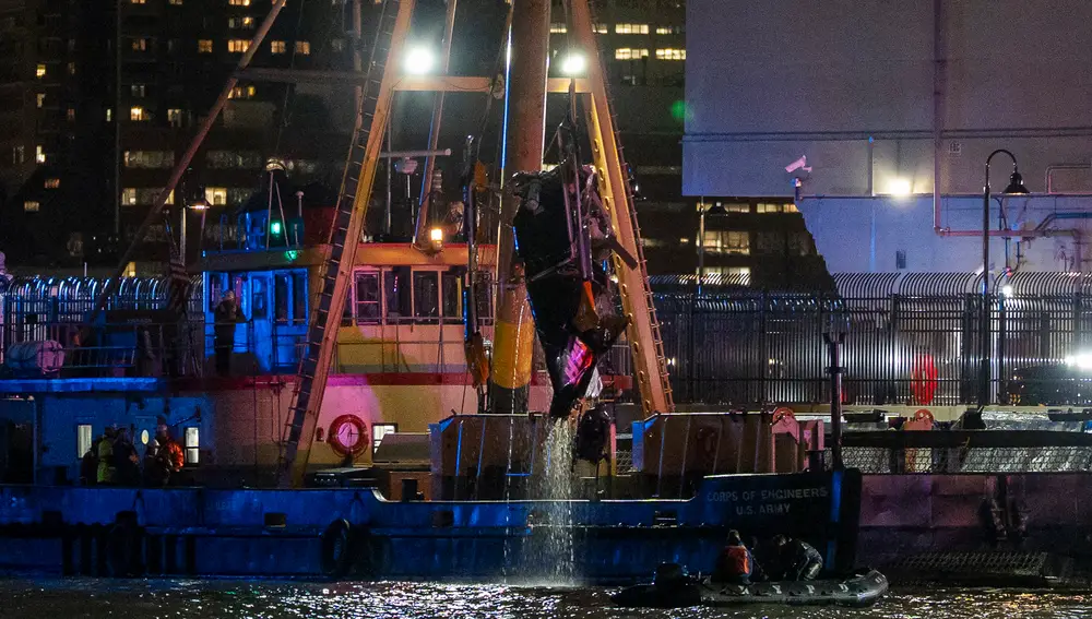 Cinco españoles muertos al caer helicóptero en río Hudson de Nueva York, según el alcalde