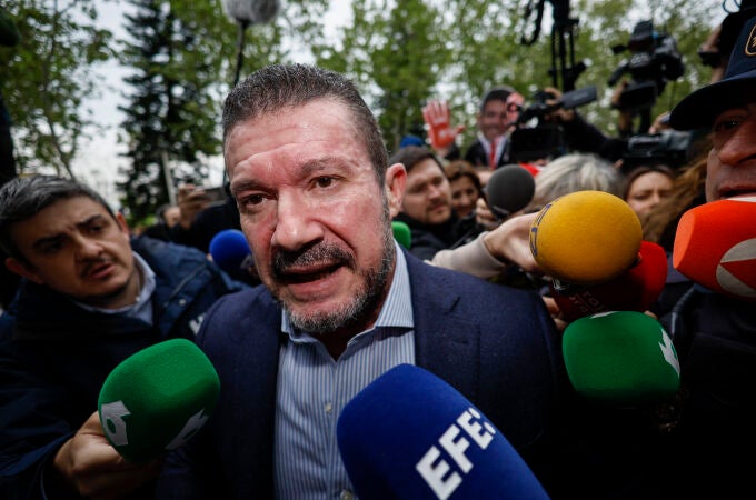 El exsecretario autonómico de Emergencias, Emilio Argüeso, llega a los juzgados de València