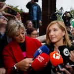 La exconsellera Salomé Pradas llega a los juzgados de València entre gritos y abucheos