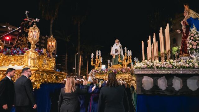 Encuentro entre la Virgen, la Verónica y Jesús Nazareno en la Plaza Circular
