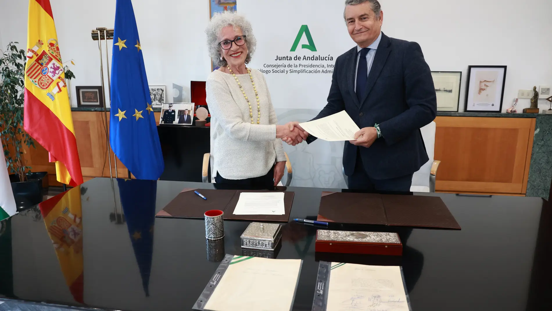 El Museo de la Autonomía recibe un ejemplar original de la firma del Pacto de Antequera de 1978