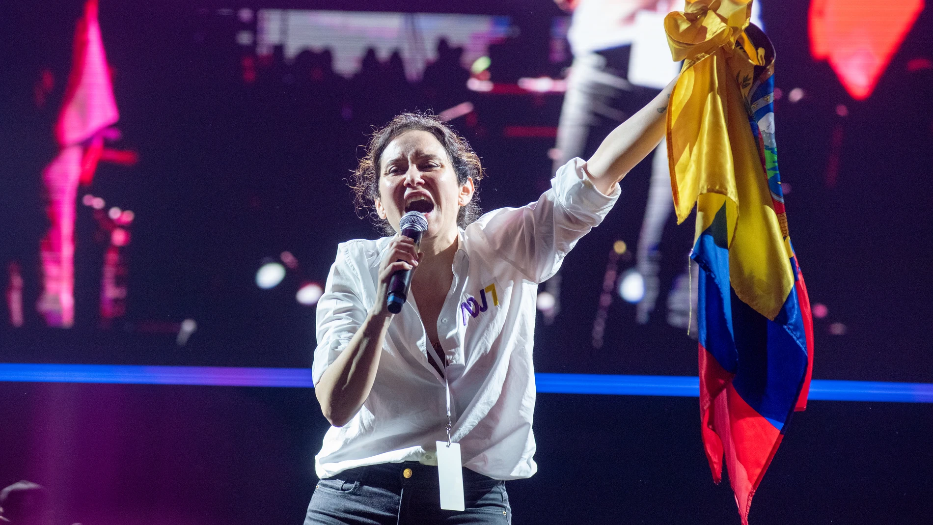 AME8146. GUAYAQUIL (ECUADOR), 10/04/2025.- La presidenta de la Comunidad de Madrid, Isabel Díaz Ayuso, participa del cierre de campaña del presidente de Ecuador y candidato a la reelección, Daniel Noboa, este jueves, en la ciudad de Guayaquil (Ecuador). Díaz Ayuso volvió este jueves a animar a los ecuatorianos a votar por Daniel Noboa, que se juega su reelección frente a la candidata correísta Luisa González, una contienda que según la política del Partido Popular (PP) es también una elección...