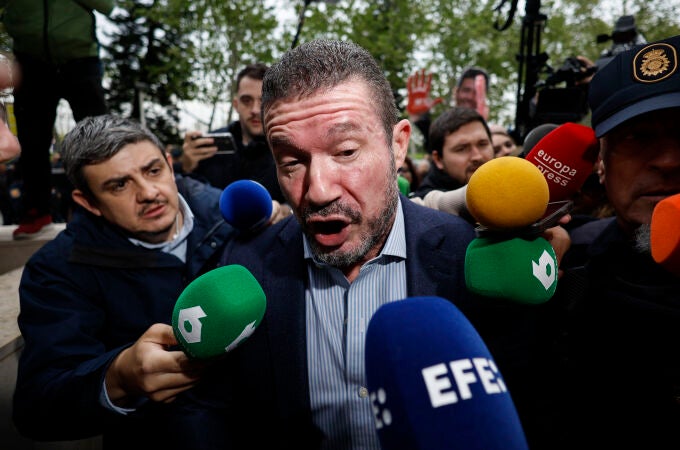 El exsecretario autonómico de Emergencias, Emilio Argüeso, llega a los juzgados de València
