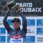 Mathieu van der Poel levantó su tercer "Adoquín"