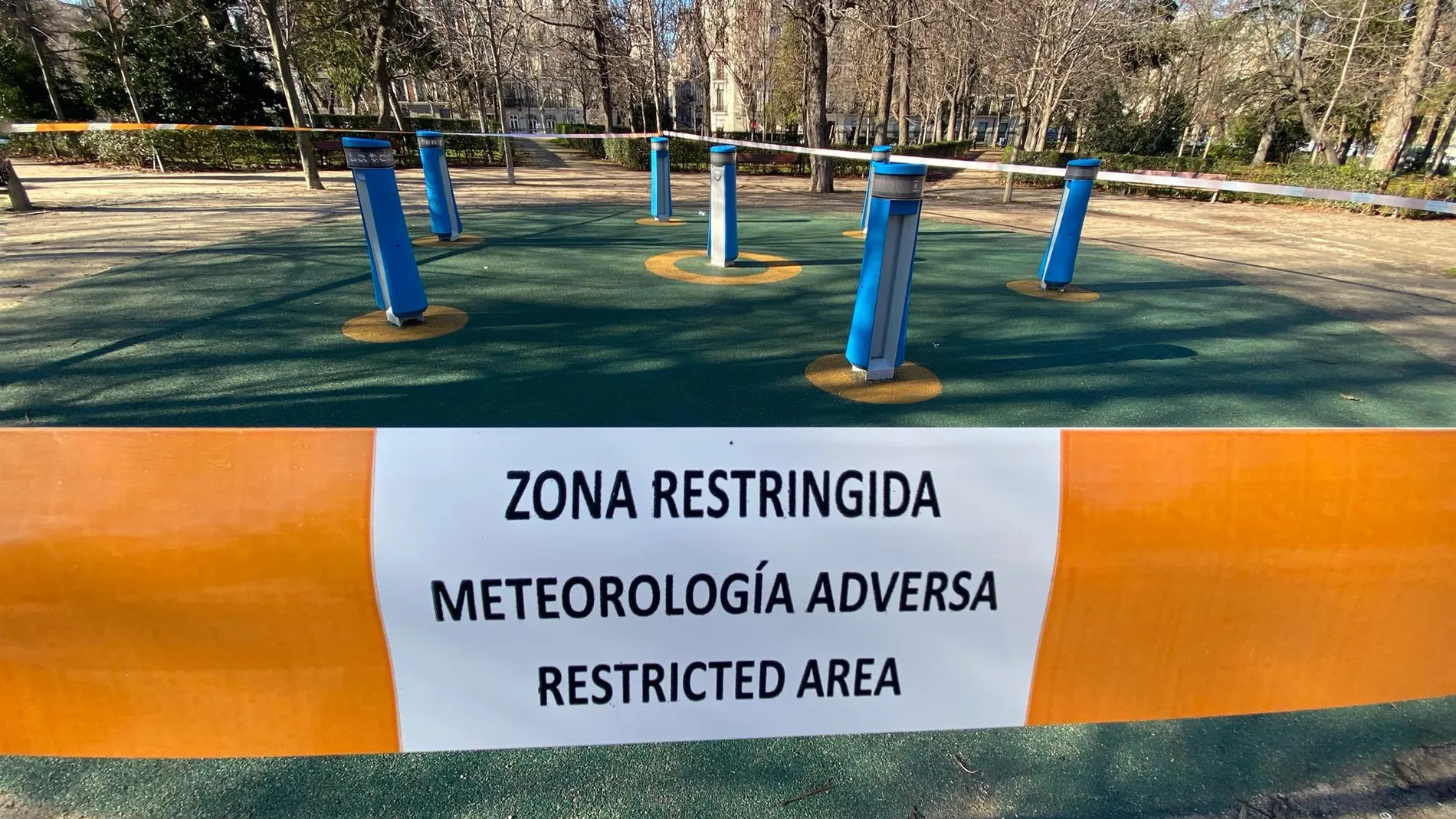 El Retiro y otros 8 parques de Madrid mantienen este domingo zonas balizadas por condiciones meteorológicas adversas