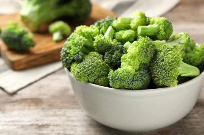El brócoli es un alimento rico en colina; contiene 60 mg del compuesto por cada 100 gramos hervidos