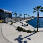 Imagen de un escenario instalado en el muelle 12 del Puerto de Alicante, zona en la que se ubicará el nuevo recinto para eventos Ocean Life