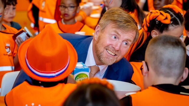 Dutch royal couple attends King's Games at elementary school