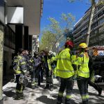 VÍDEO: Sucesos.- Rescatados dos trabajadores tras derrumbarse un falso techo en una obra en la calle Velázquez