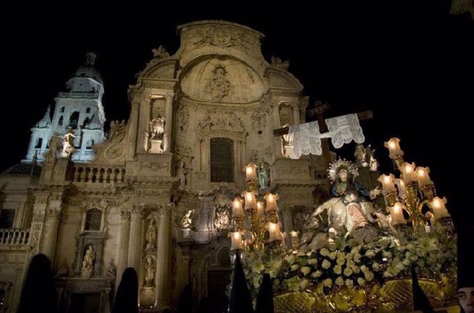 MURCIA.-S.Santa.- La Misericordia, Servitas y el Sepulcro, protagonistas del luto nazareno del Viernes Santo en Murcia
