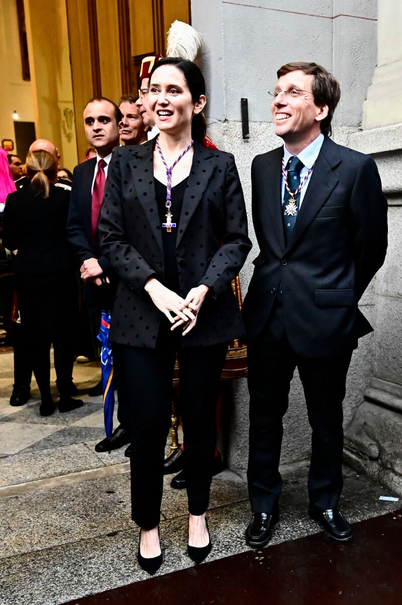 Isabel Díaz Ayuso y Almeida en la procesión del Cristo de Medinaceli en Madrid.