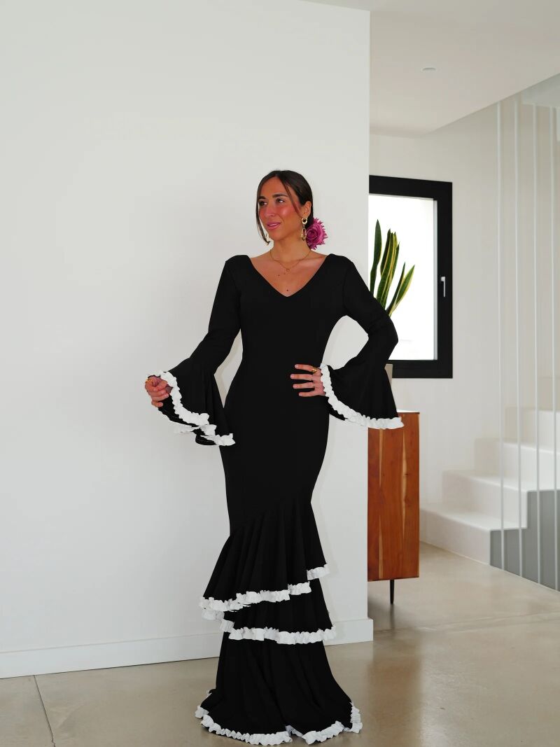 Traje de flamenca bicolor.