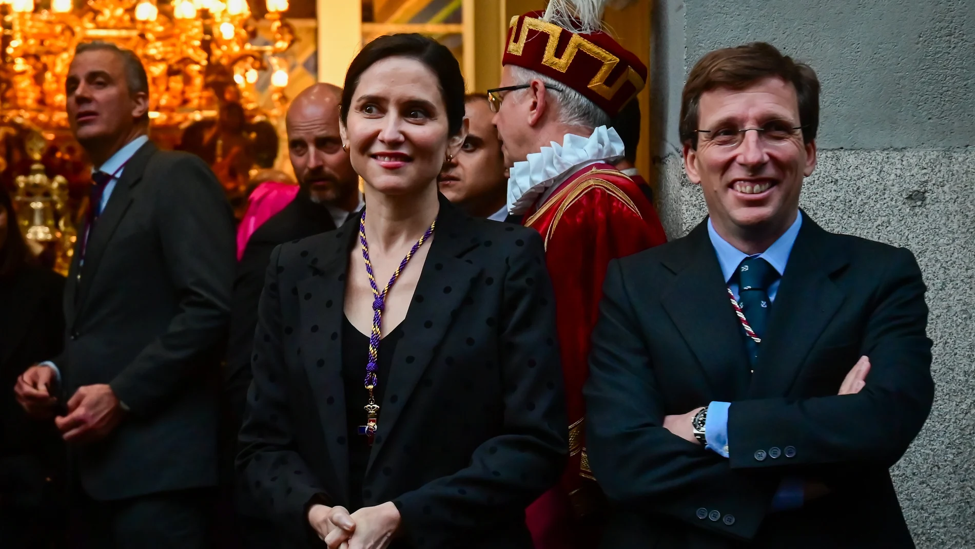 Isabel Díaz Ayuso y Almeida en la procesión del Cristo de Medinaceli en Madrid.