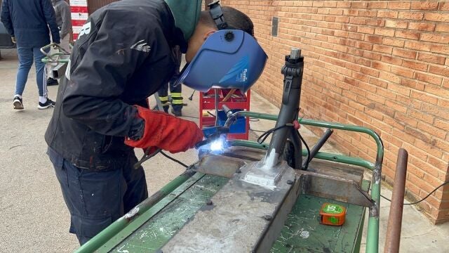 Un proyecto de innovación educativa permite a los alumnos del Colegio San Juan Bosco construir coches para 'derrapar'