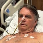 Brasil.- Bolsonaro sigue en fase de recuperación "positiva" tras su intervención pero sin salida a la vista de la UCI