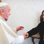 Lydia Jiménez con el papa Francisco